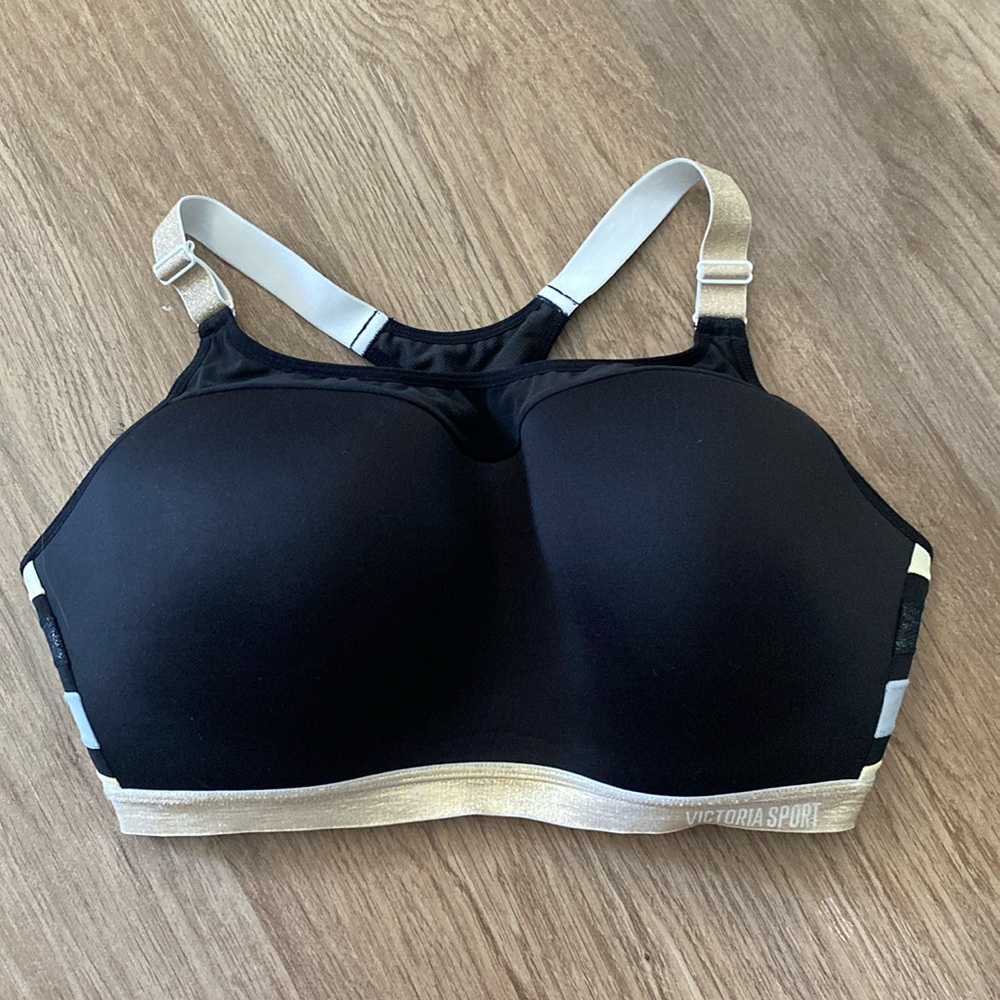 Victoria’s Secret sports bra 38DDD